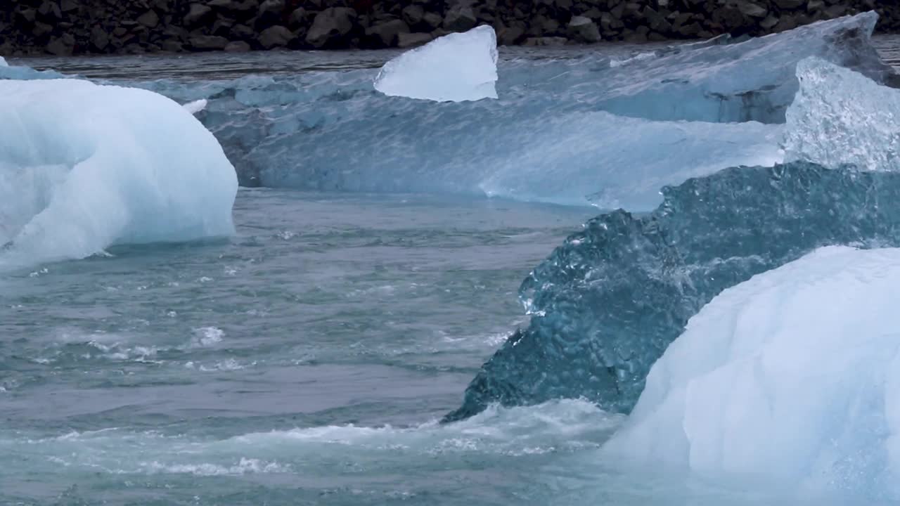 浮冰在湖Jökulsarlon视频下载