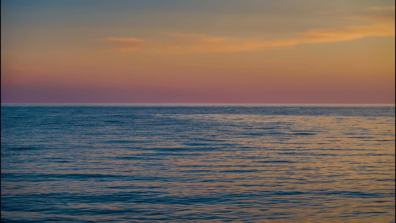 夜晚天空下的海景的Cinemagraph。视频素材