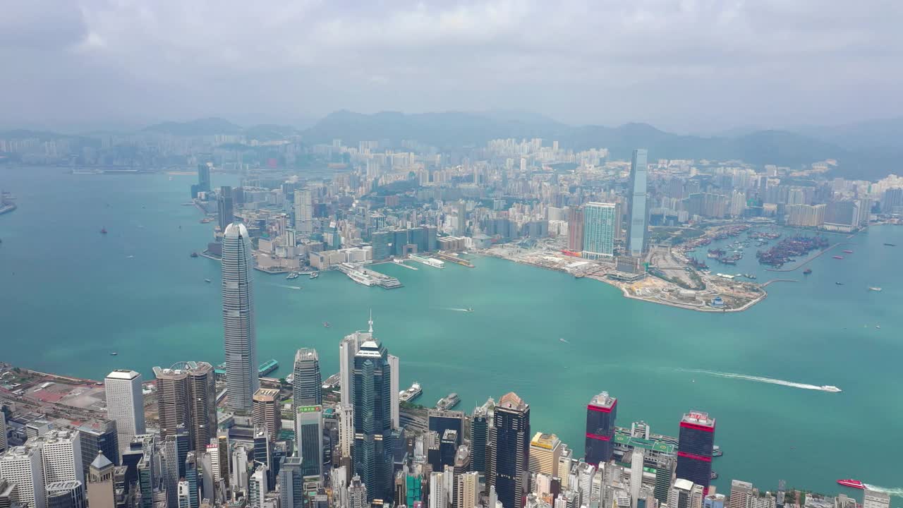 晴天香港市区维多利亚港交通高空全景4k视频素材