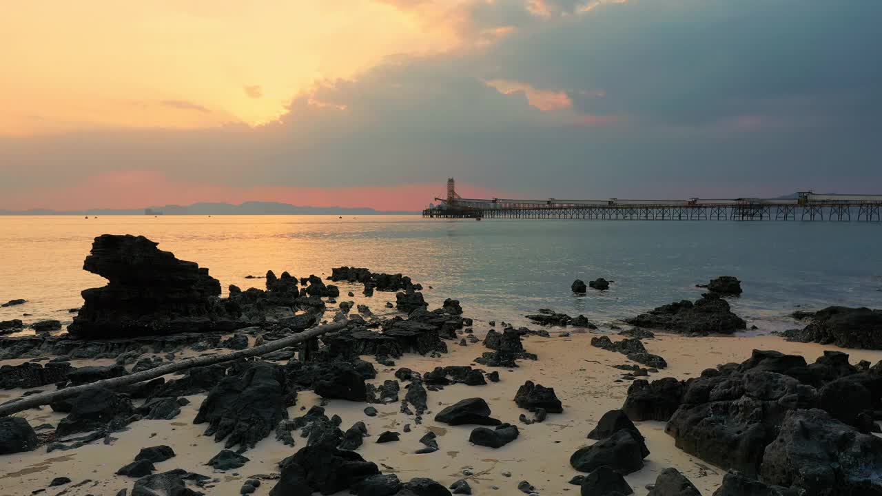 鸟瞰图日落石头-对象视频素材