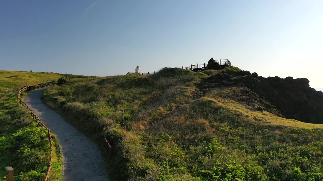 韩国济州岛西归浦市城山郡西智岛海水浴场的风景视频素材