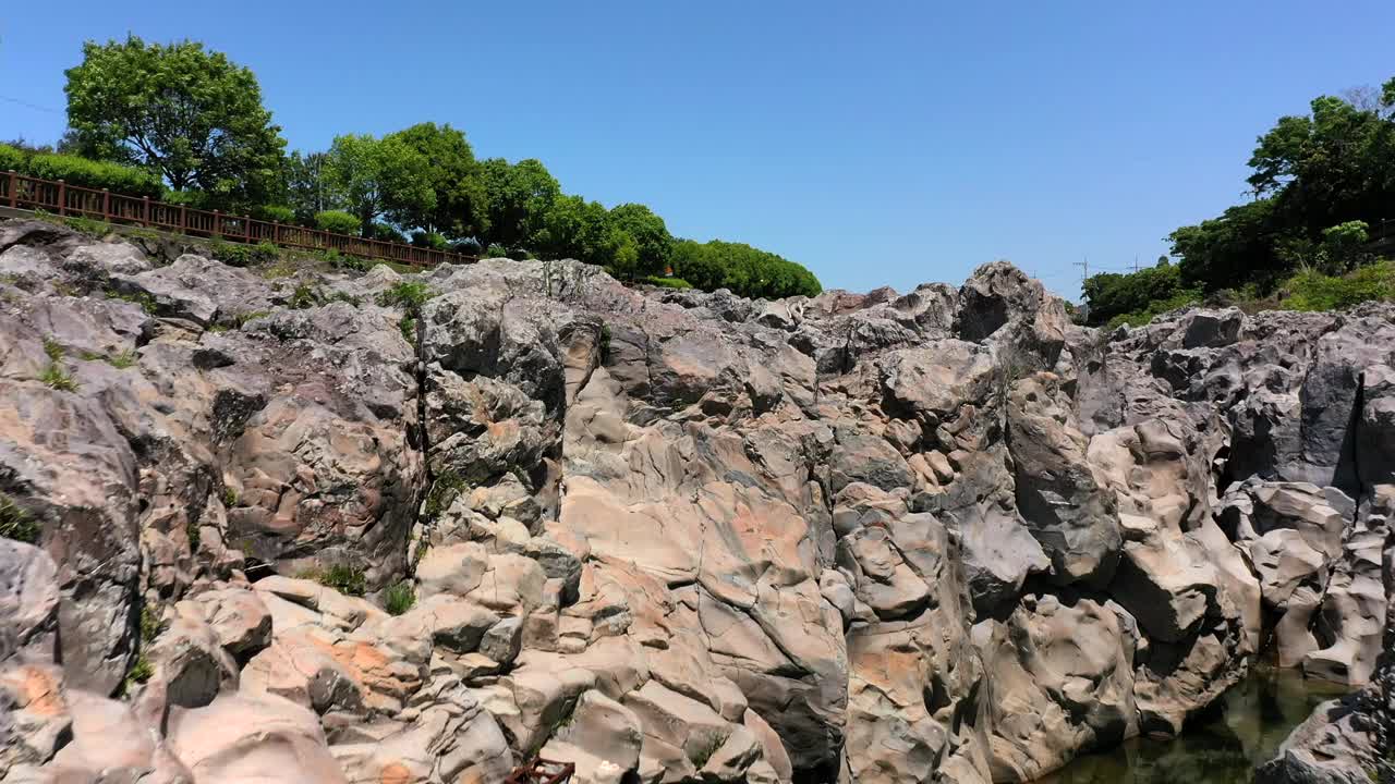 韩国济州岛西归浦市肃石谷河口风景视频素材