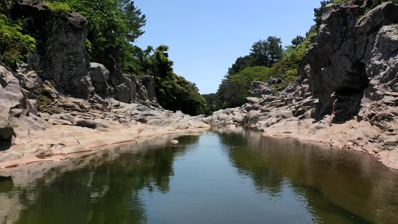 韩国济州岛西归浦市肃石谷河口风景视频素材