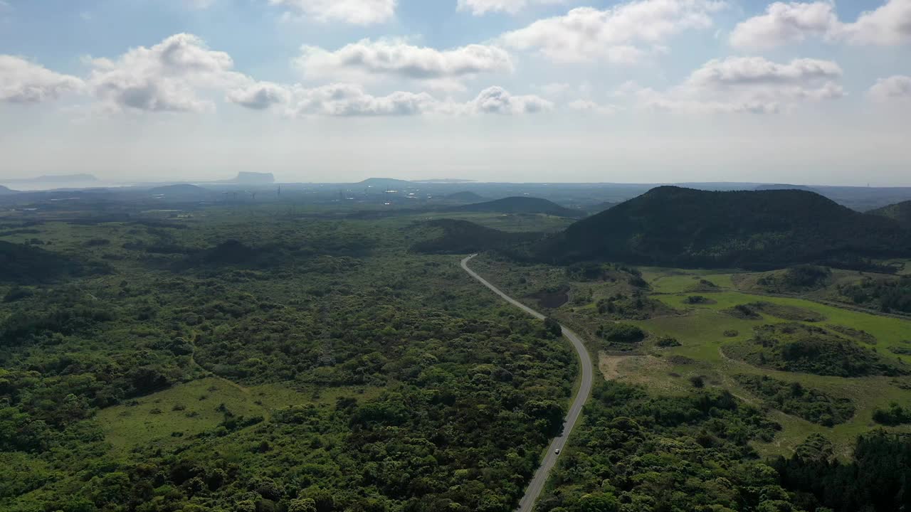 寄生火山的风景/韩国济州岛西归浦市视频素材