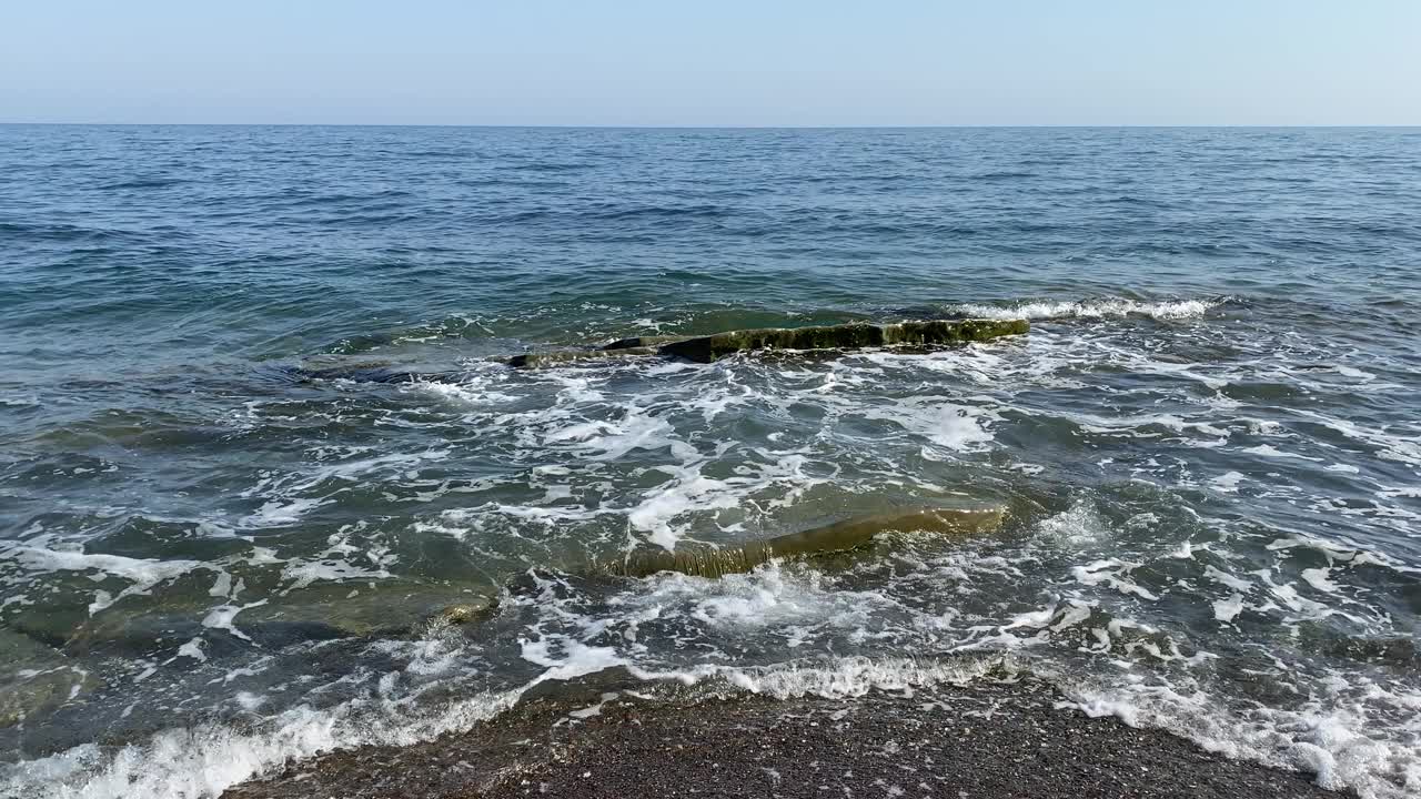 俄罗斯海参崴的玻璃海滩视频素材