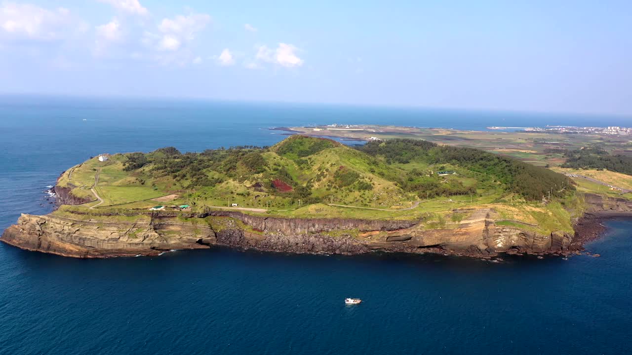 松岳山周围的海景/西归浦，济州岛，韩国视频素材