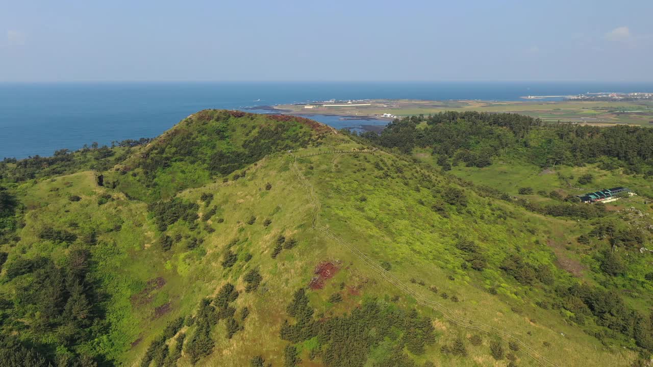 韩国济州岛西归浦市松岳山景视频素材