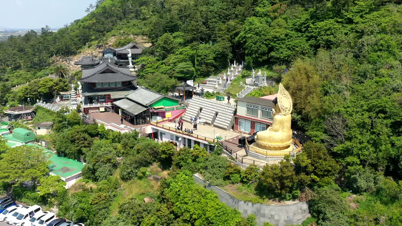 韩国济州岛西归浦市山房古寺的风景视频素材