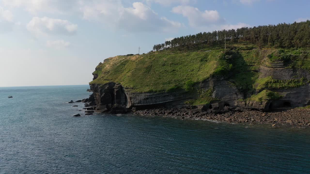 松岳山周围的海景/西归浦，济州岛，韩国视频素材