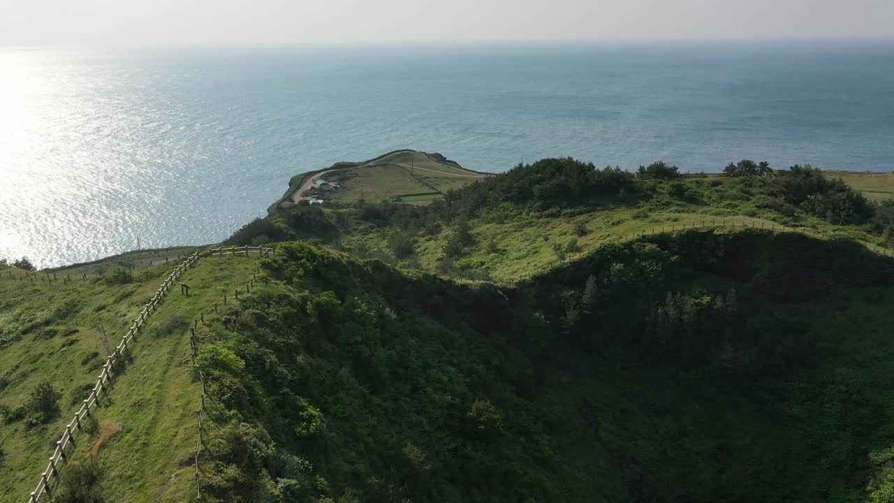 松岳山周围的海景/西归浦，济州岛，韩国视频素材