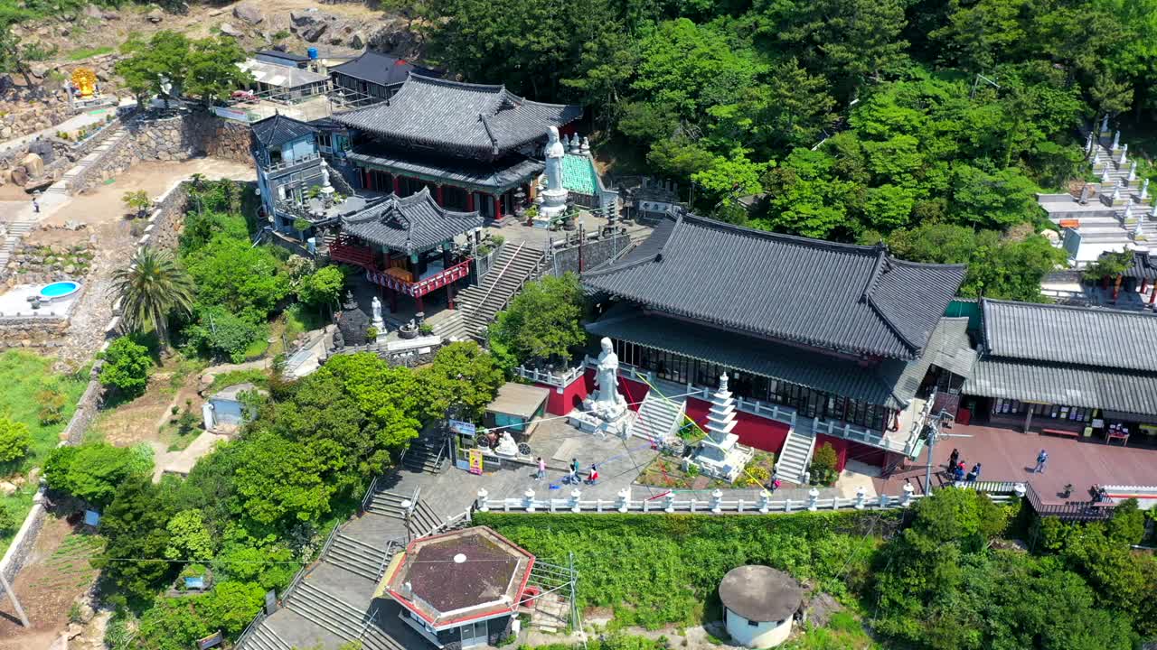 韩国济州岛西归浦市山房古寺的风景视频素材