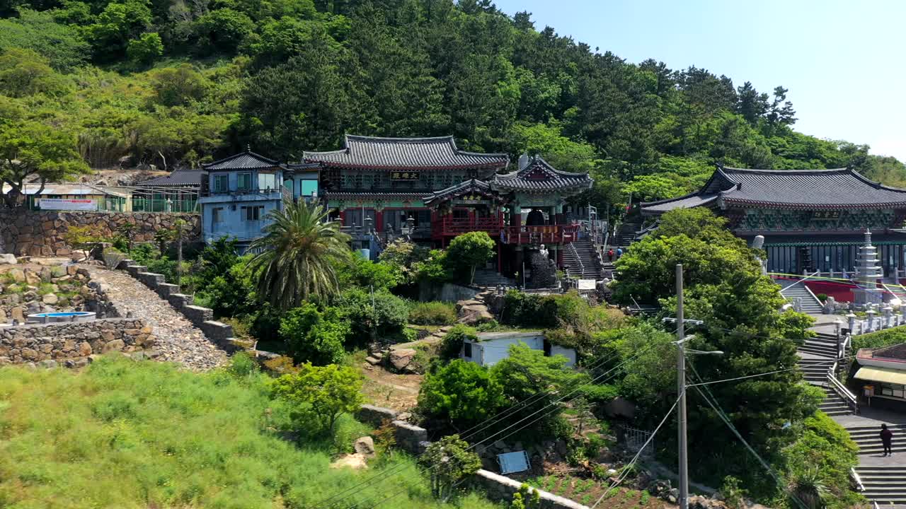 韩国济州岛西归浦市山房古寺的风景视频素材