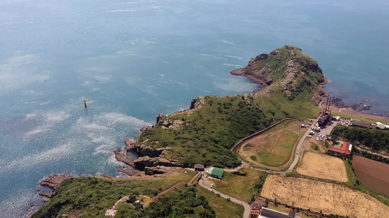 韩国济州岛西归浦市龙美里海滩的风景视频素材