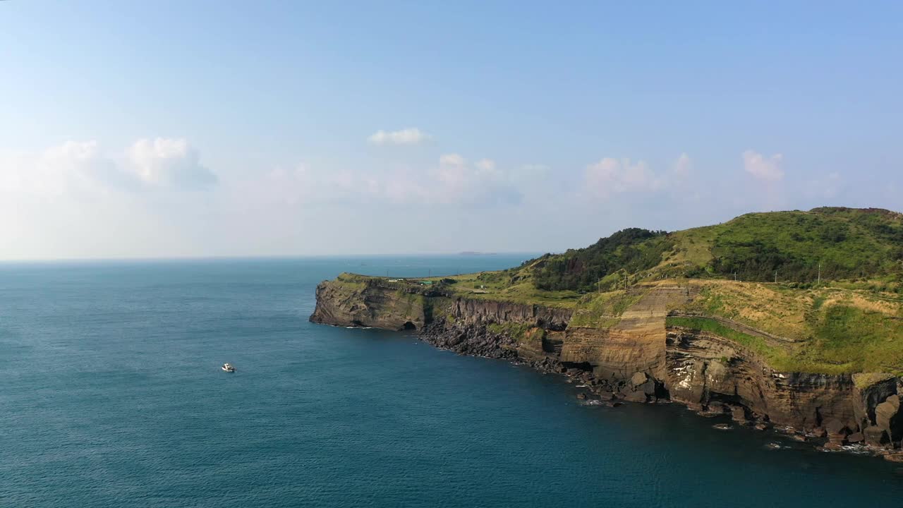 松岳山周围的海景/西归浦，济州岛，韩国视频素材