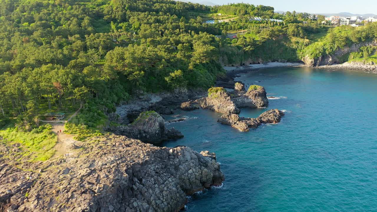 韩国，济州岛，西归浦市，外岛盖海塔的风景视频素材