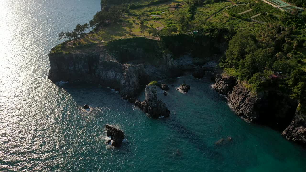 韩国，济州岛，西归浦市，外岛盖海塔的风景视频素材