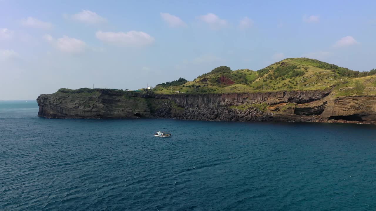 松岳山周围的海景/西归浦，济州岛，韩国视频素材