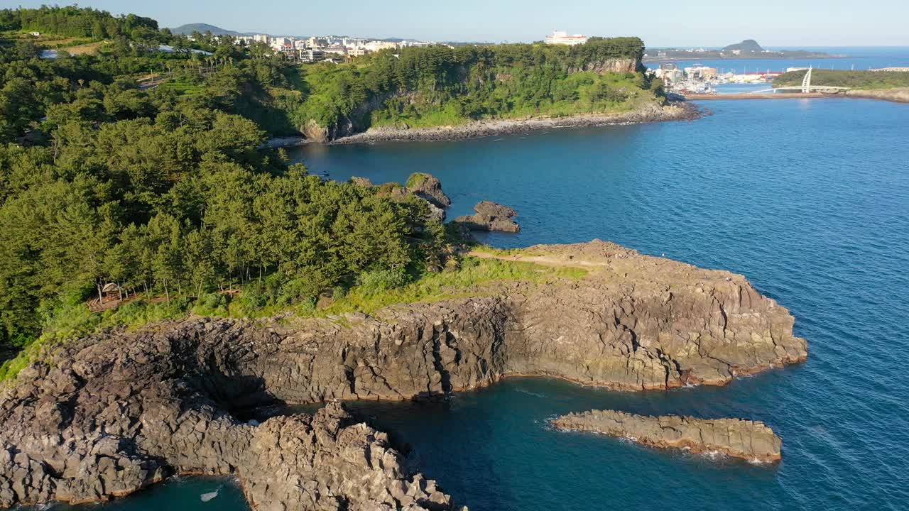 韩国，济州岛，西归浦市，外岛盖海塔的风景视频素材