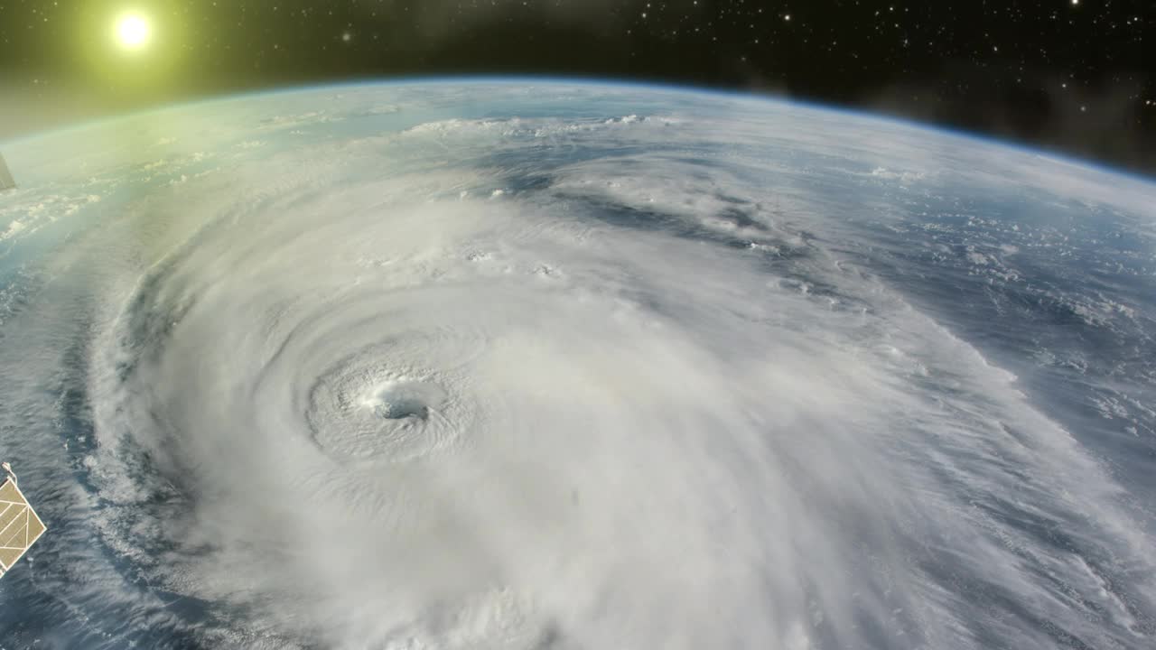 从太空看飓风。卫星的视图。这段视频由美国宇航局提供。视频素材