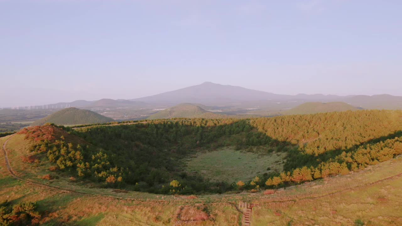 韩国济州岛，秋天的寄生火山视频素材