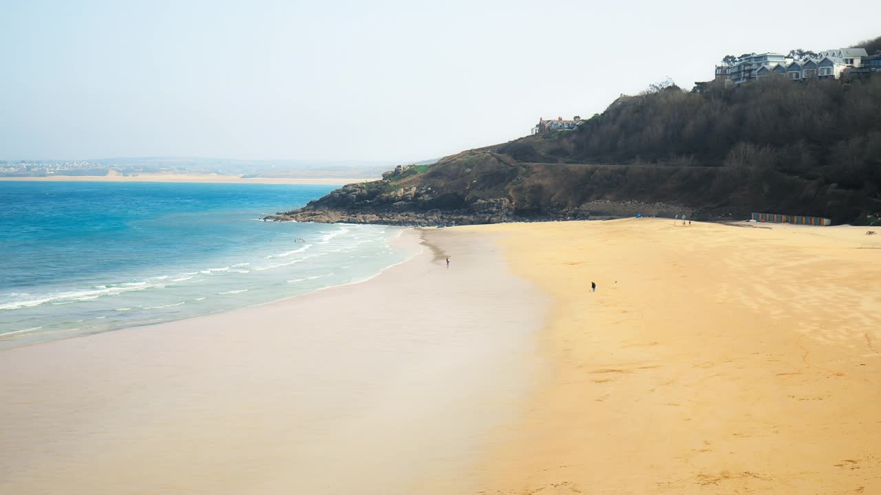 圣艾夫斯岬，Porthgwidden海滩，Bamaluz海滩，圣艾夫斯港，康沃尔，英国。视频素材