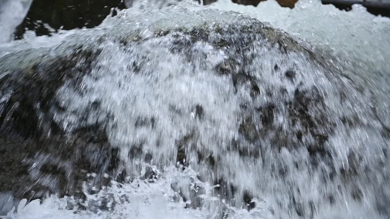 慢动作表面沸水视频素材