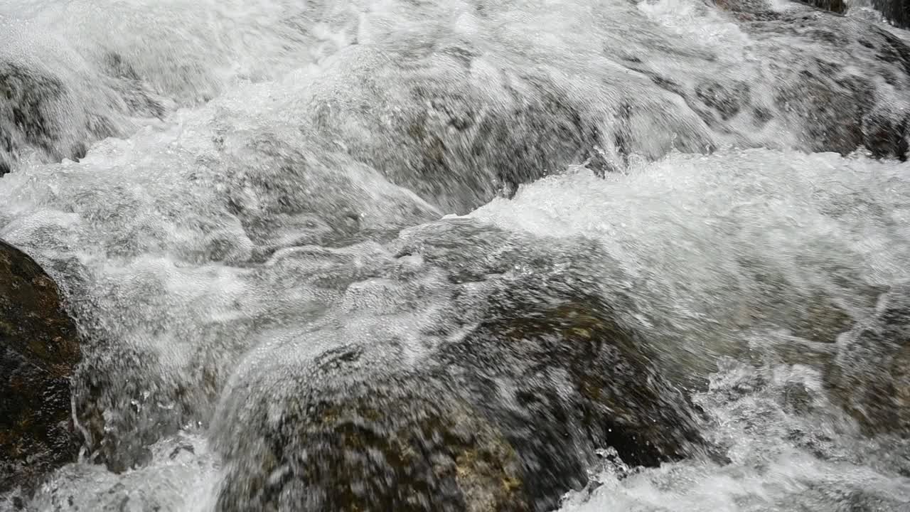 慢动作表面沸水视频素材