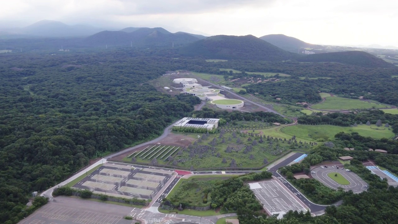 秋天的九川郡济州石公园日落景色/济州岛济州岛视频素材