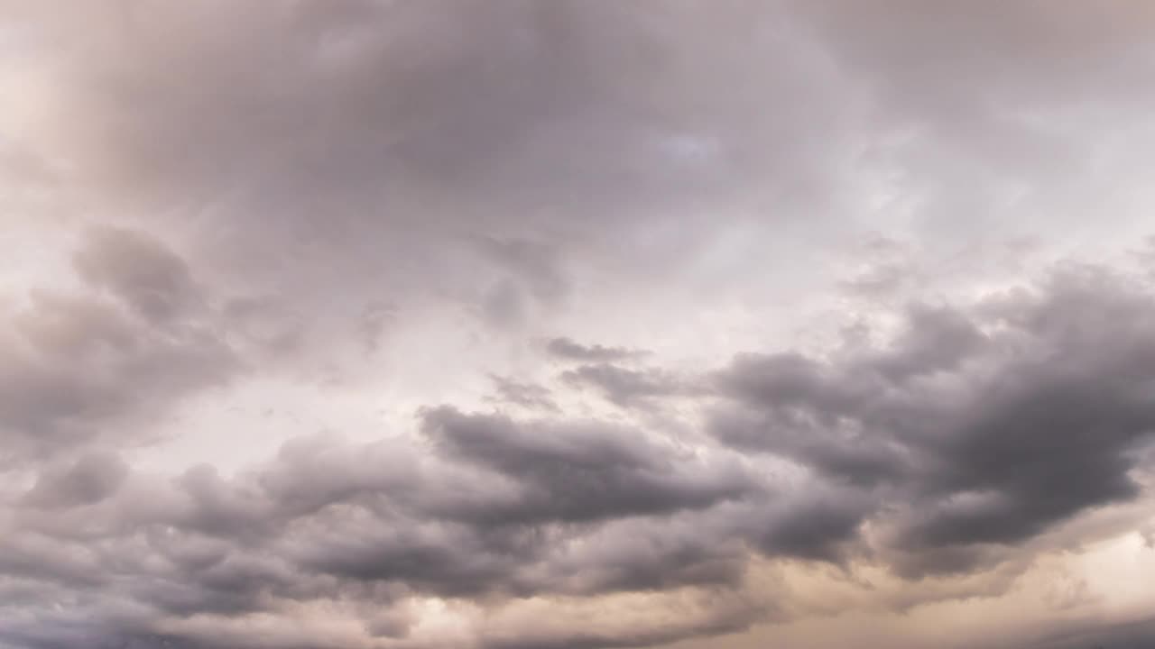 时间流逝天空乌云前下雨在泰国清迈的乡村。视频素材