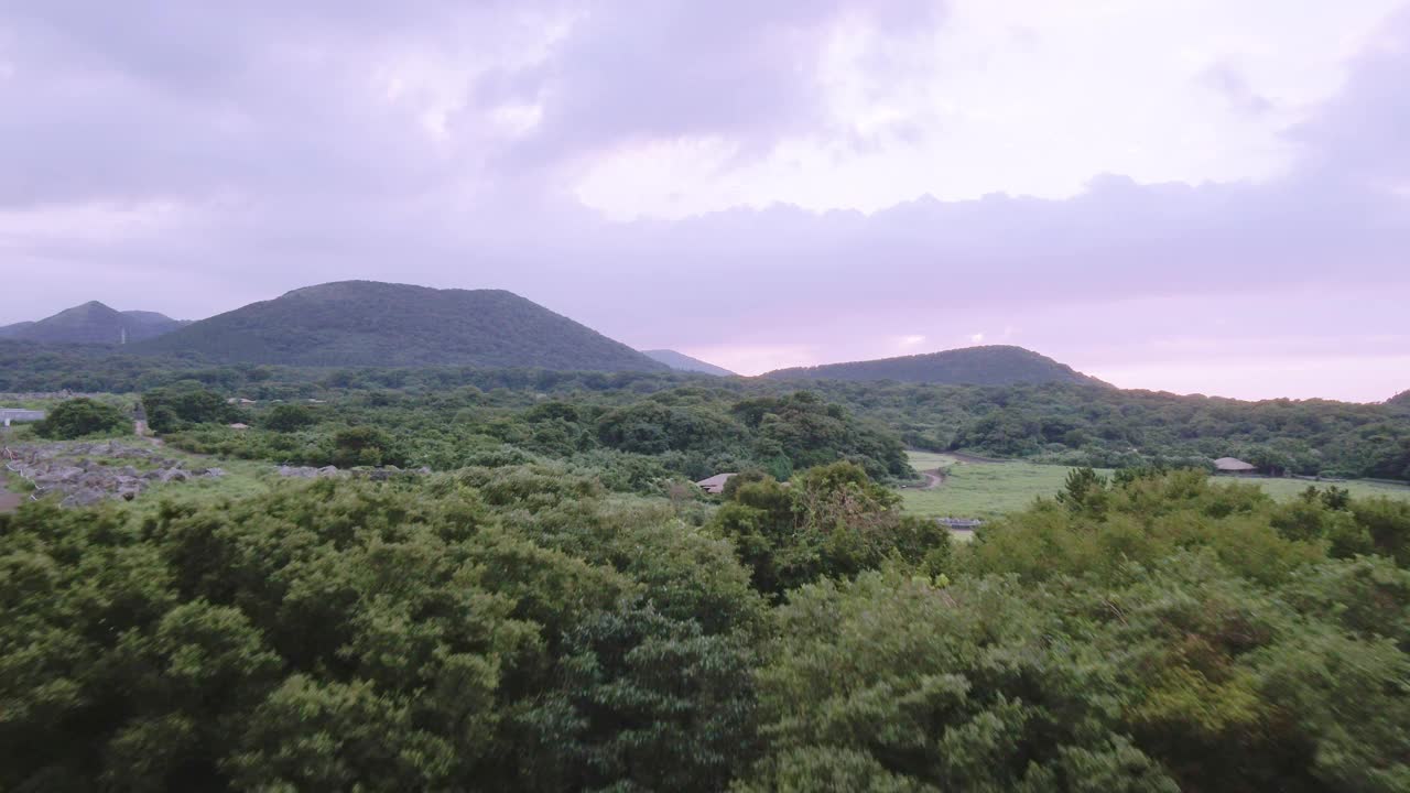 秋天的九川郡济州石公园日落景色/济州岛济州岛视频素材