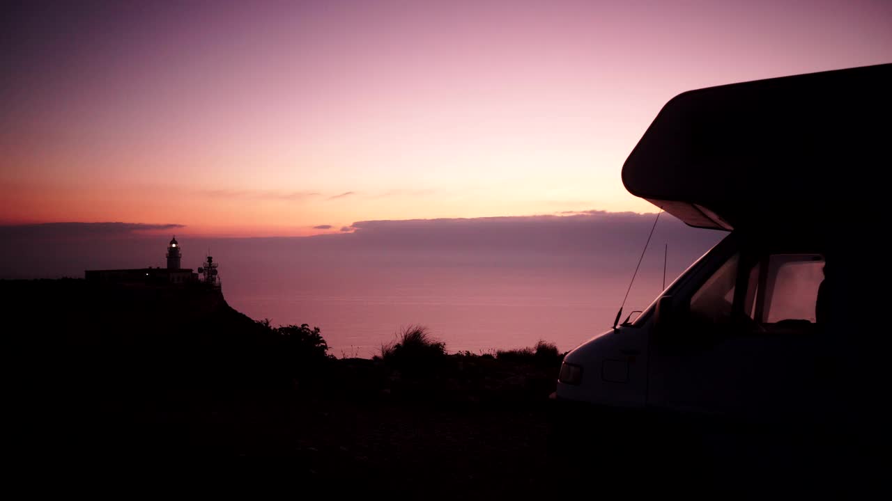 Caravan和Mesa Roldan灯塔，西班牙视频素材