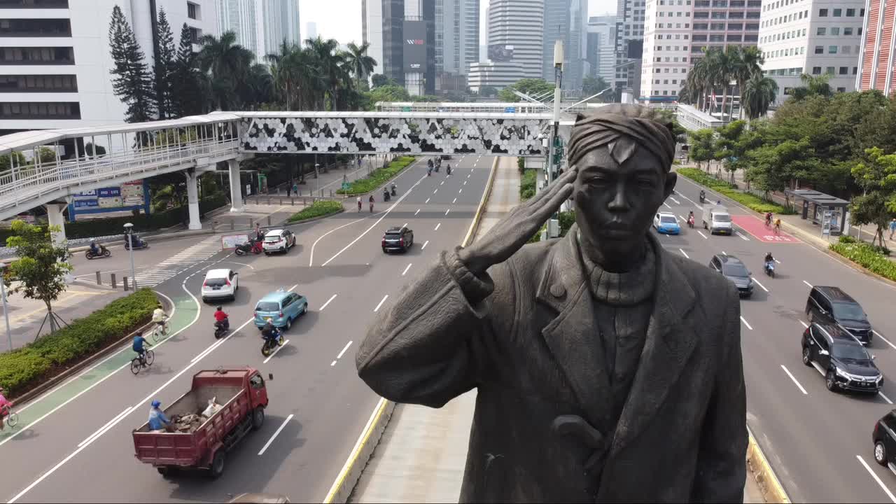 中午首都街道上的气氛视频素材