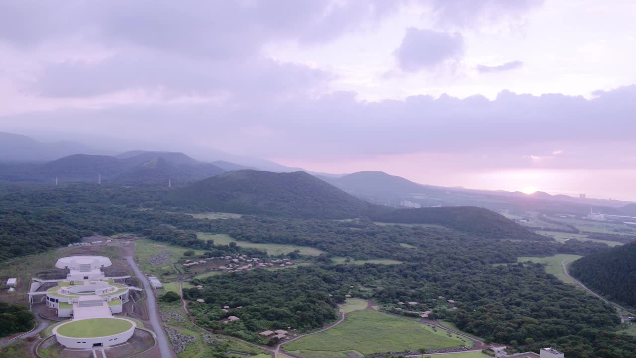 秋天的九川郡济州石公园日落景色/济州岛济州岛视频素材