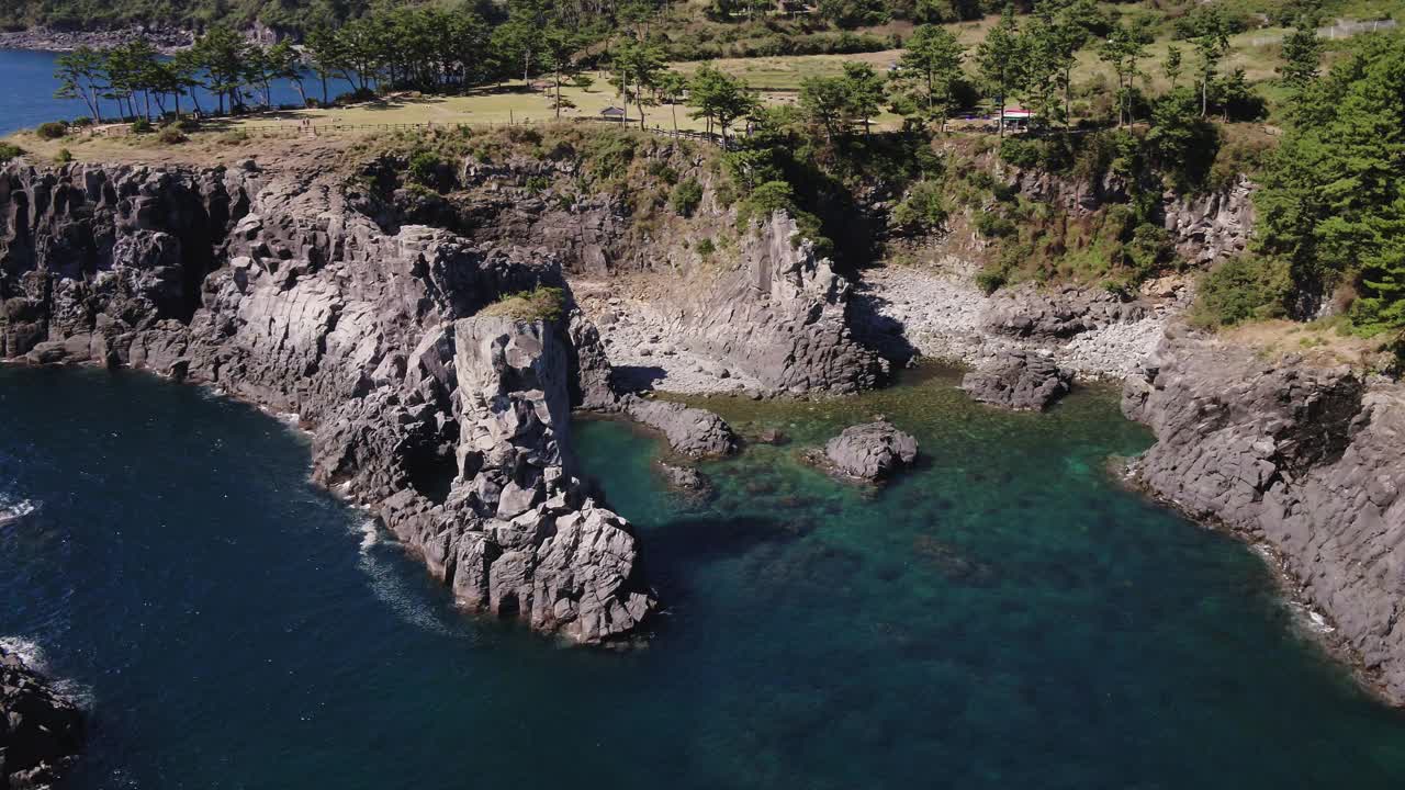 韩国，济州岛，西归浦市，外岛盖海塔的风景视频素材