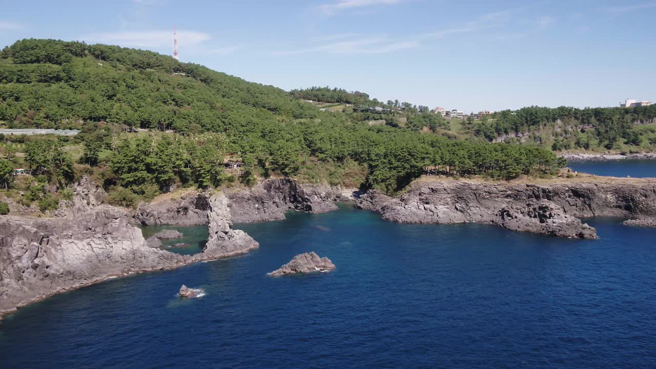 韩国，济州岛，西归浦市，外岛盖海塔的风景视频素材