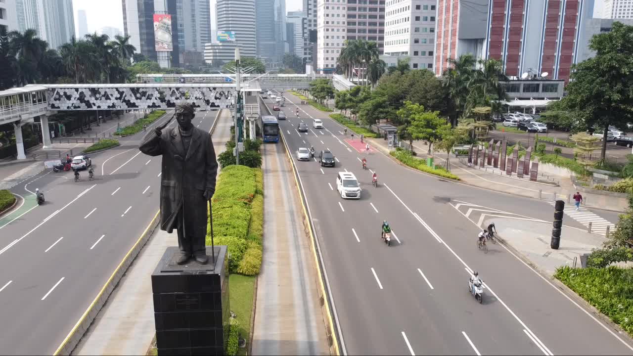 中午首都街道上的气氛视频素材