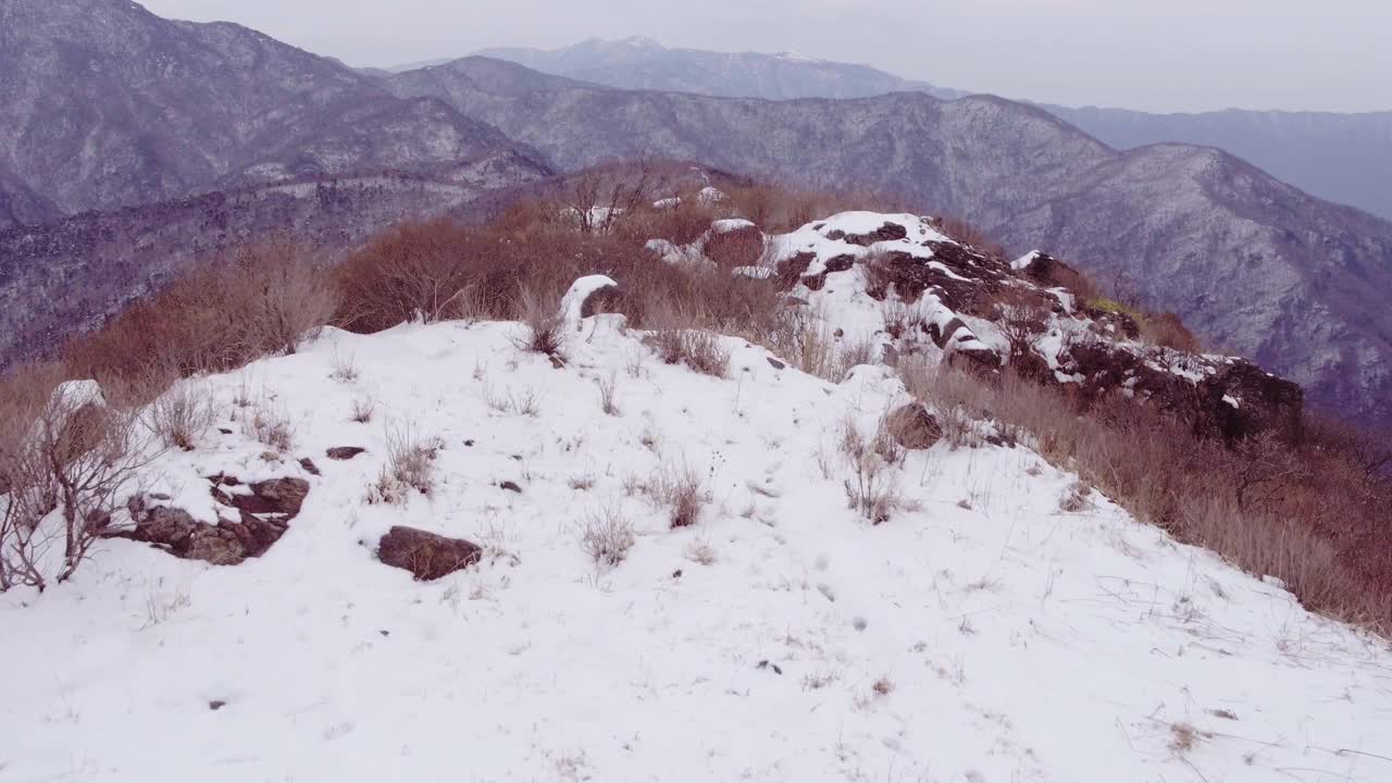 全罗南道求礼郡智异山老姑坛山顶的冬季雪景视频素材