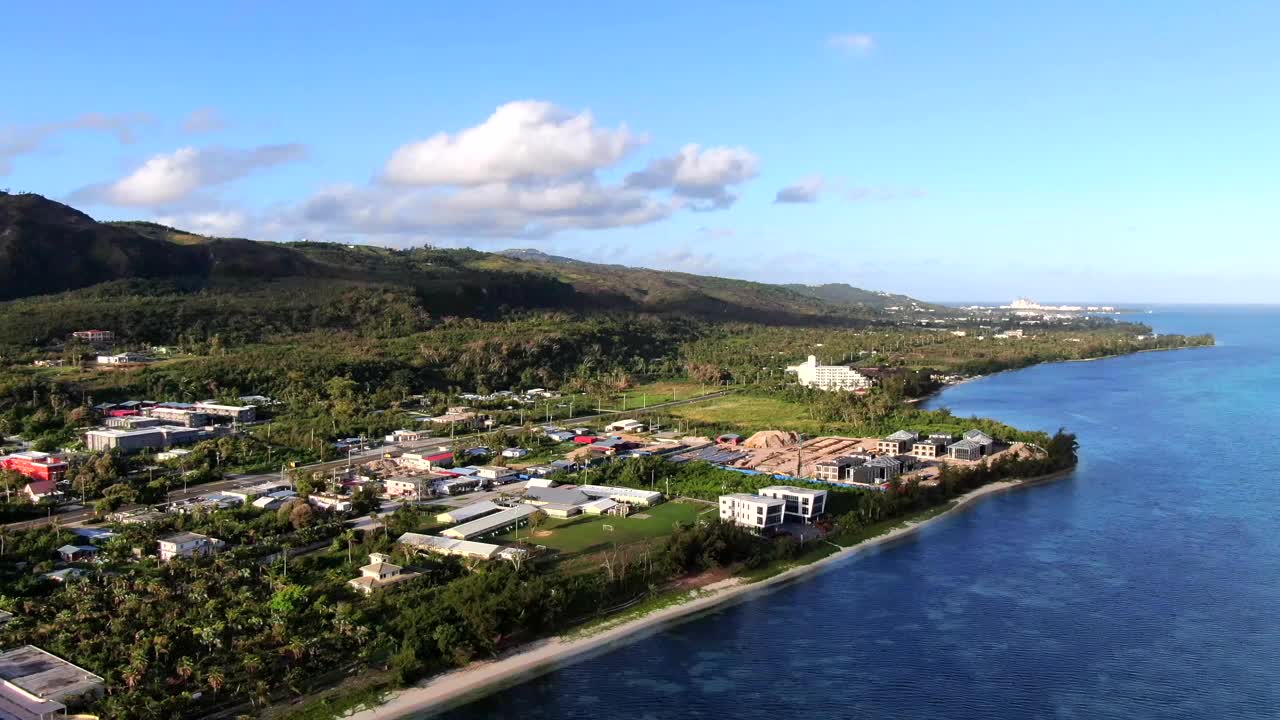 带有村庄的海景/塞班岛，北马里亚纳群岛视频素材