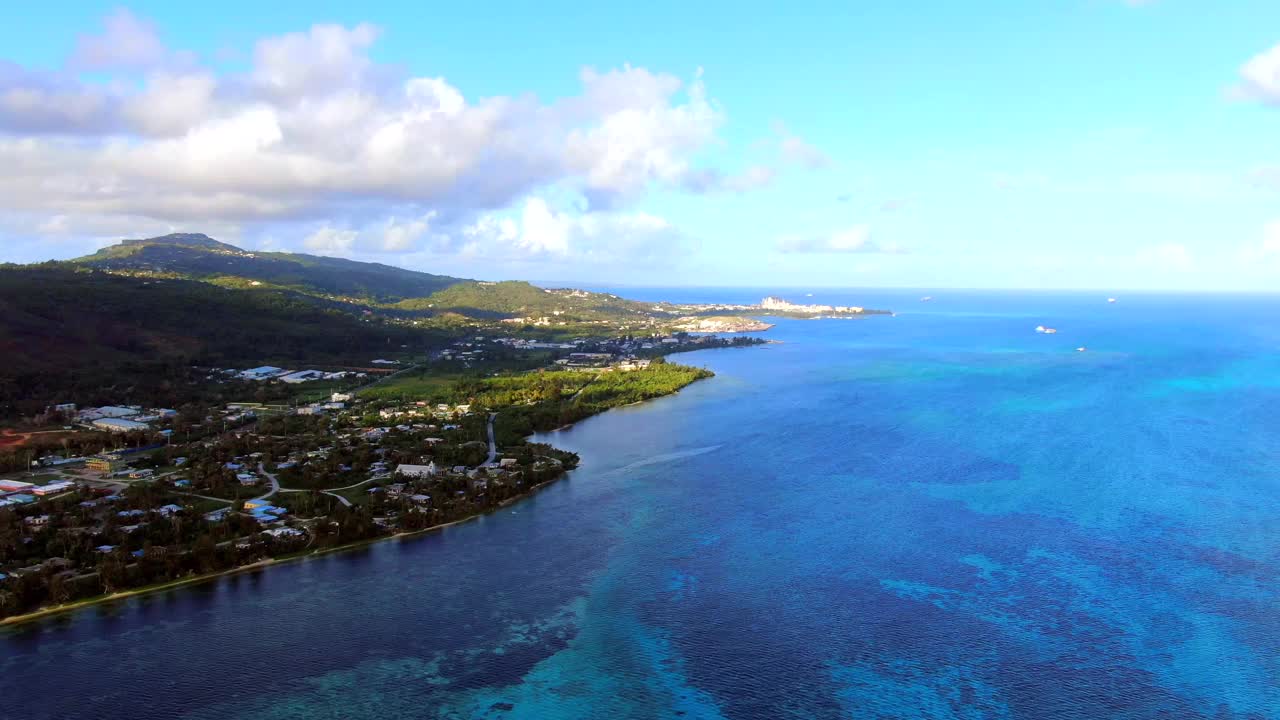 带有村庄的海景/塞班岛，北马里亚纳群岛视频素材