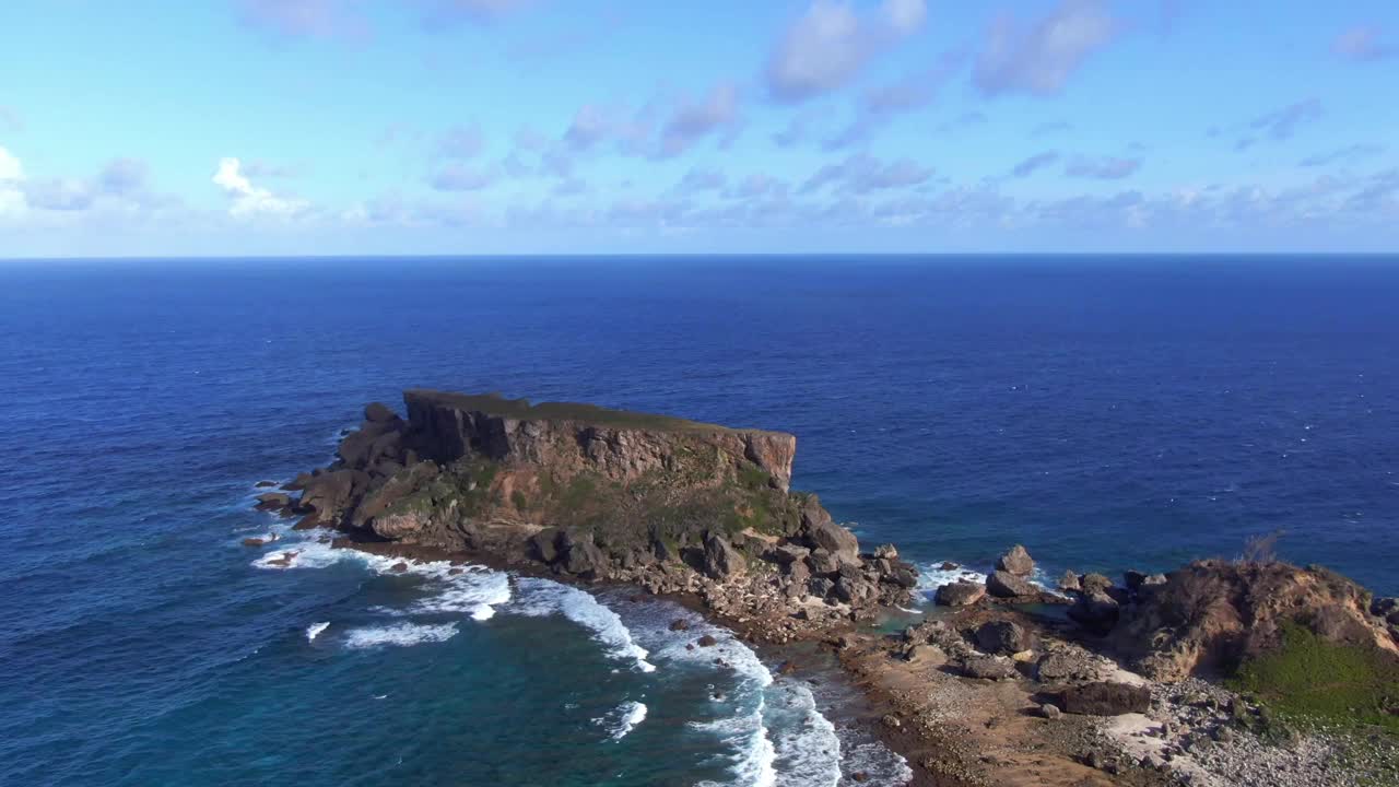 北马里亚纳群岛的禁岛/塞班岛周围的海景视频素材