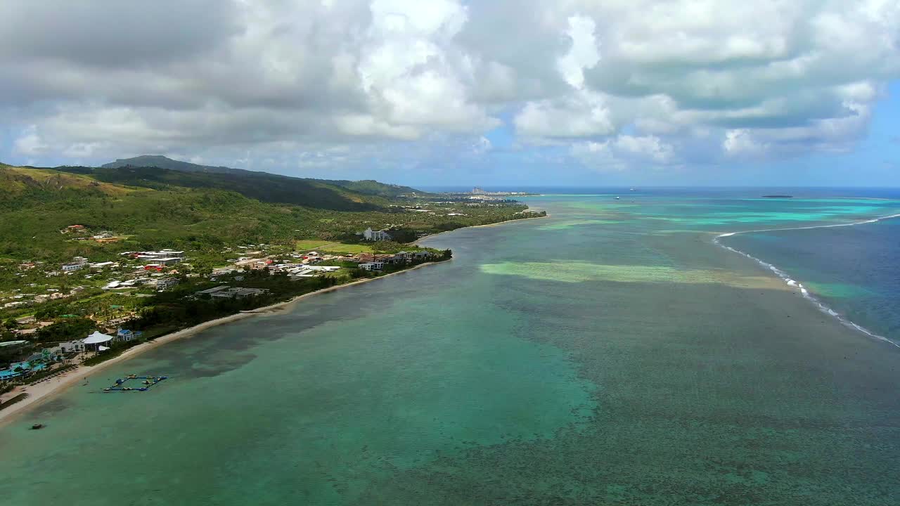 带有村庄的海景/塞班岛，北马里亚纳群岛视频素材