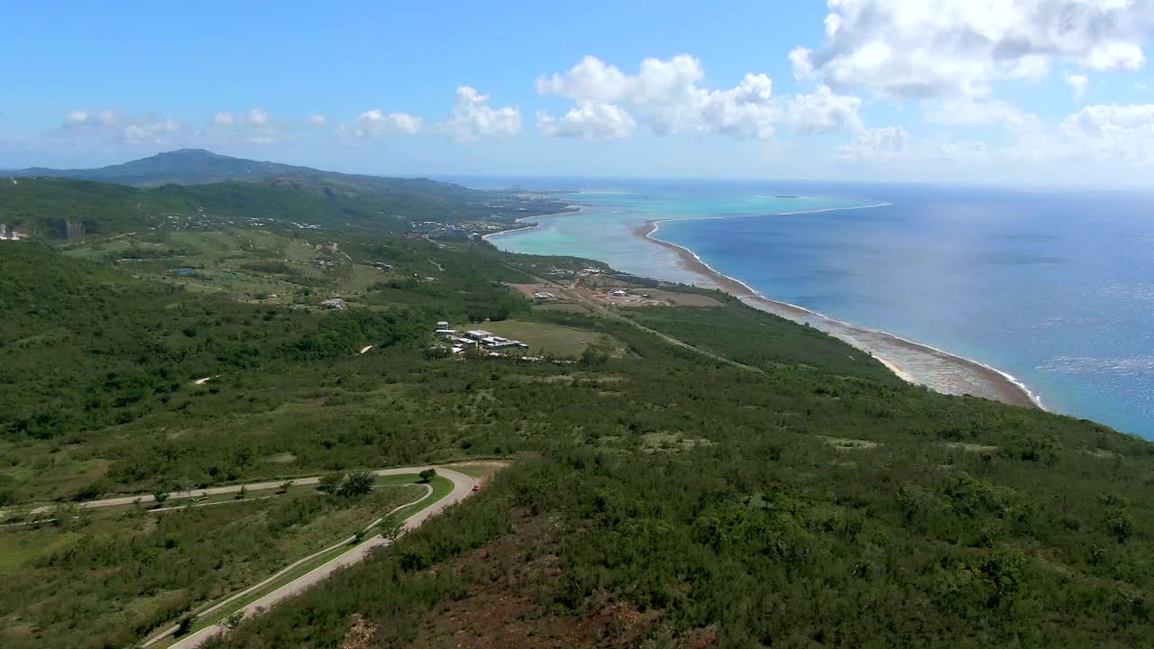 带有村庄的海景/塞班岛，北马里亚纳群岛视频素材