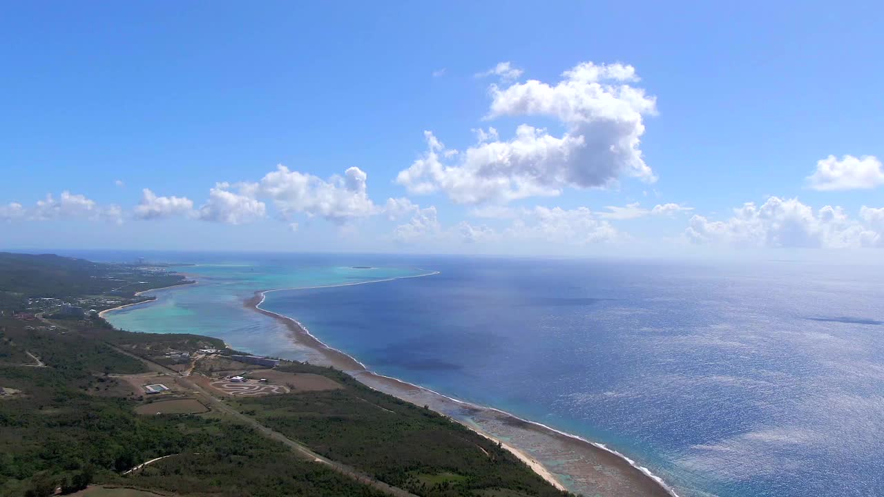 带有村庄的海景/塞班岛，北马里亚纳群岛视频素材