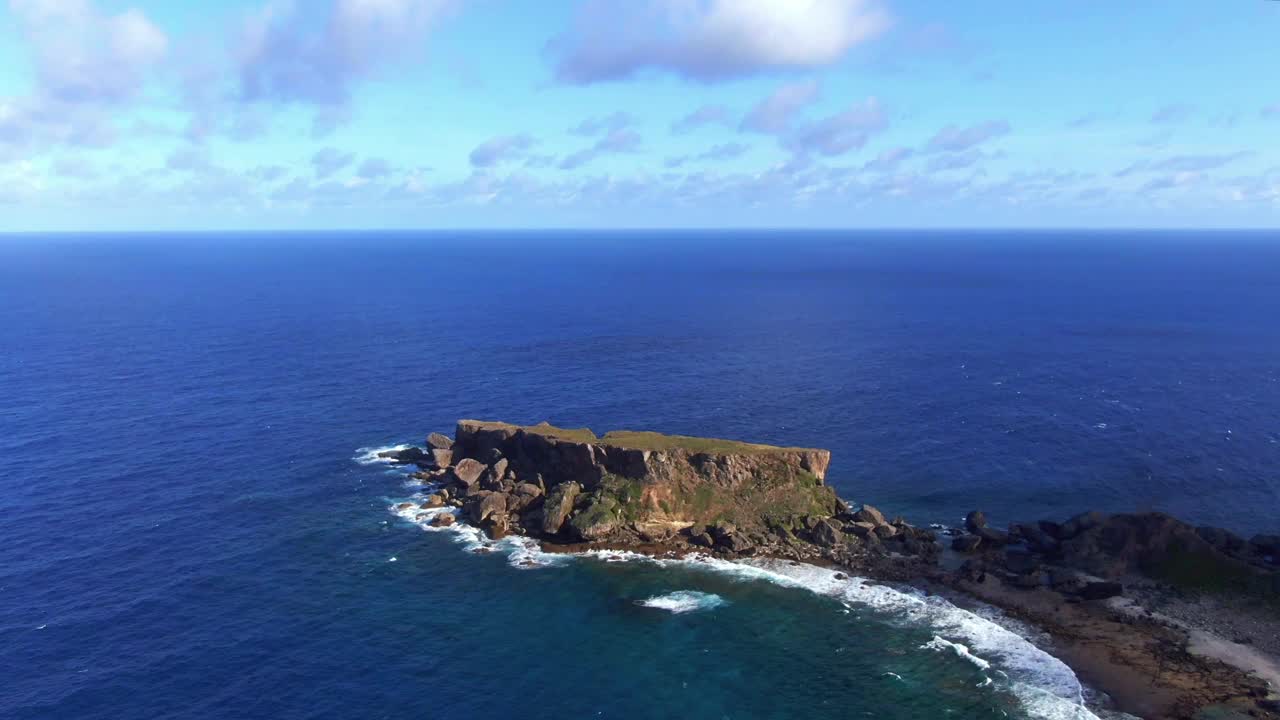 北马里亚纳群岛的禁岛/塞班岛周围的海景视频素材