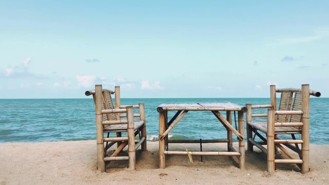 蓝色的大海和蓝色的天空。视频素材