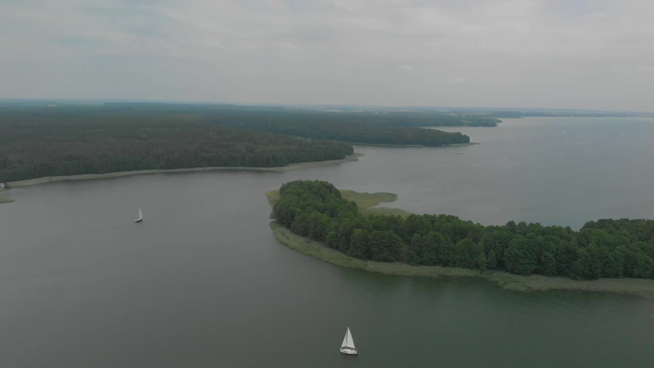 夏日美丽湖泊全景(航拍)视频素材