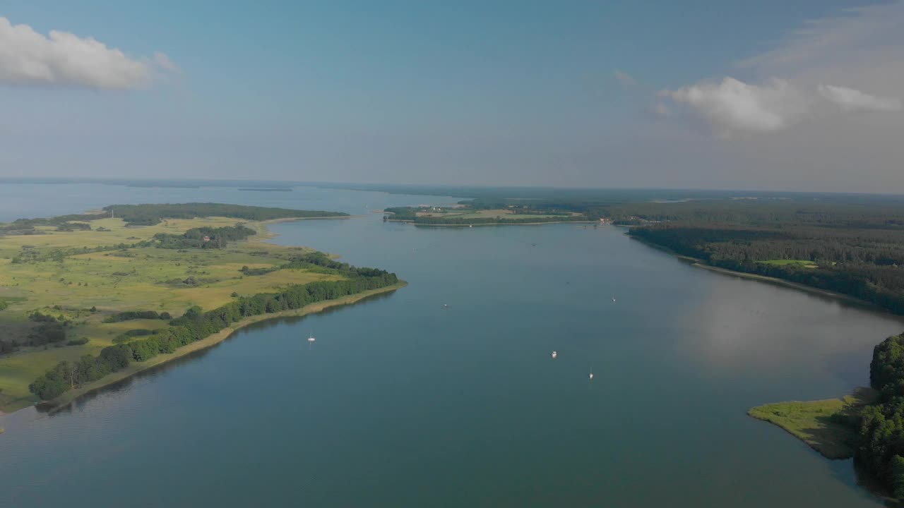 夏日美丽湖泊全景(航拍)视频素材