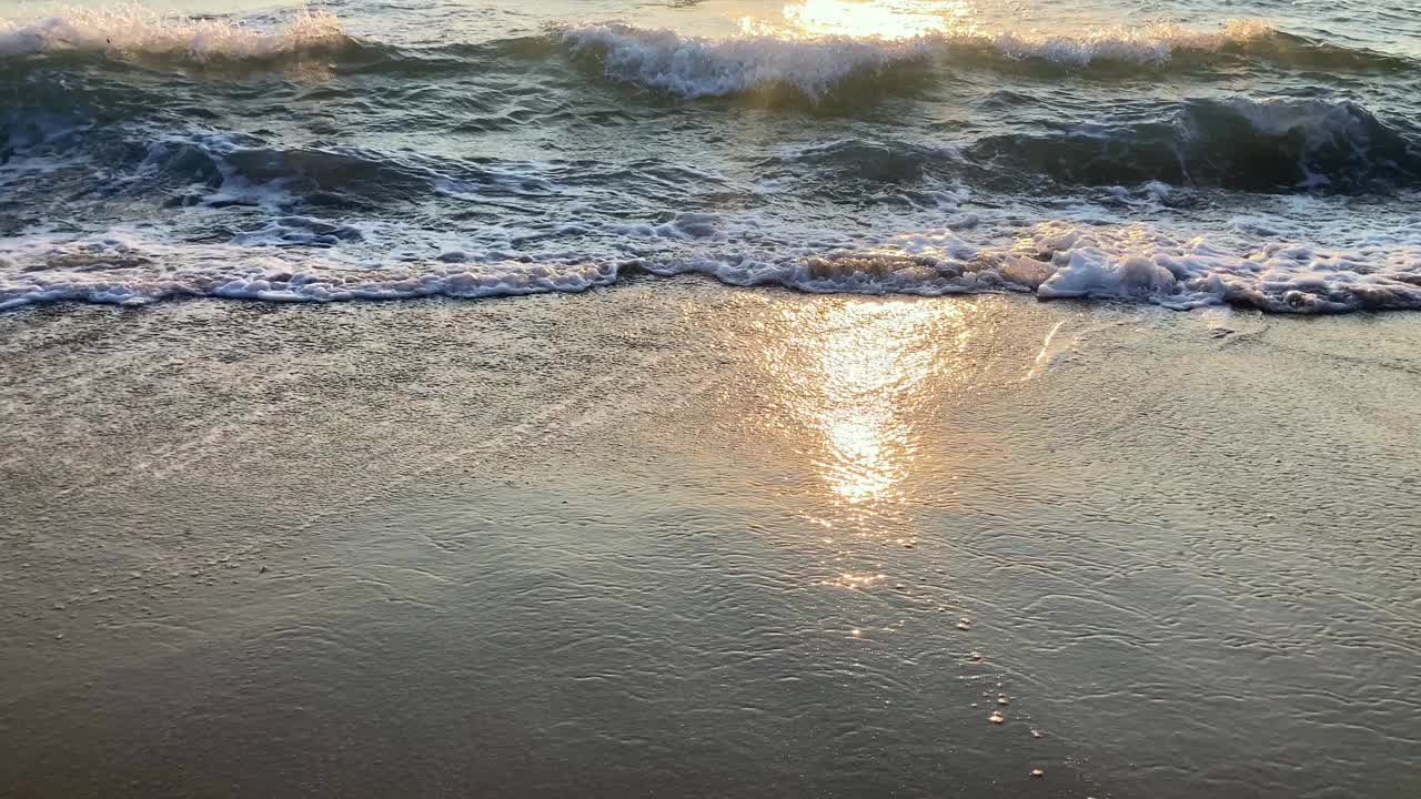 海浪和沙滩视频素材