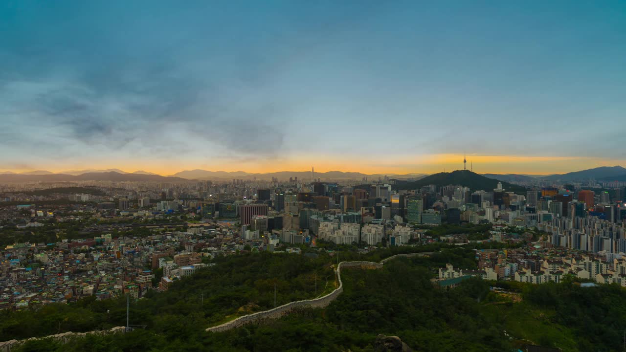 城市天际线。鸟瞰图日出天际线首尔市，韩国。视频素材