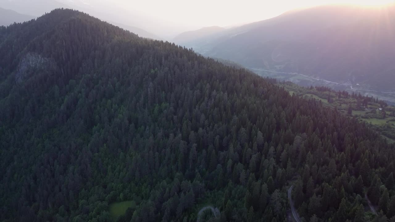 山巅下的夕阳视频素材